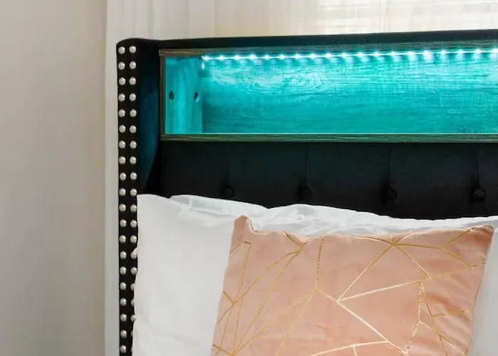 Apartment 15mins Dt Wicker Park Gem Sleeps 7 Freepark Chicago