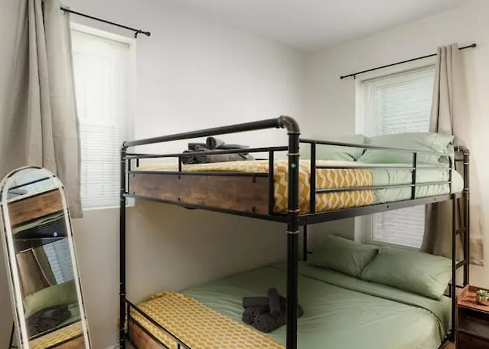 15mins Dt Wicker Park Gem Sleeps 7 Freepark Apartment